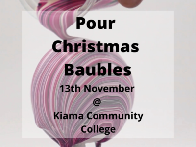 Pour Christmas Baubles