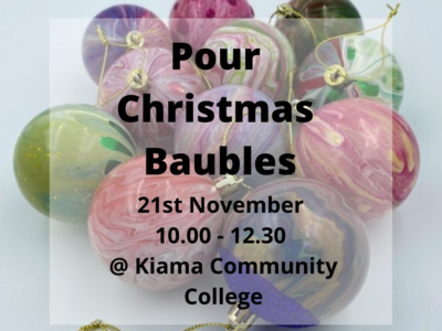 Pour Christmas Baubles